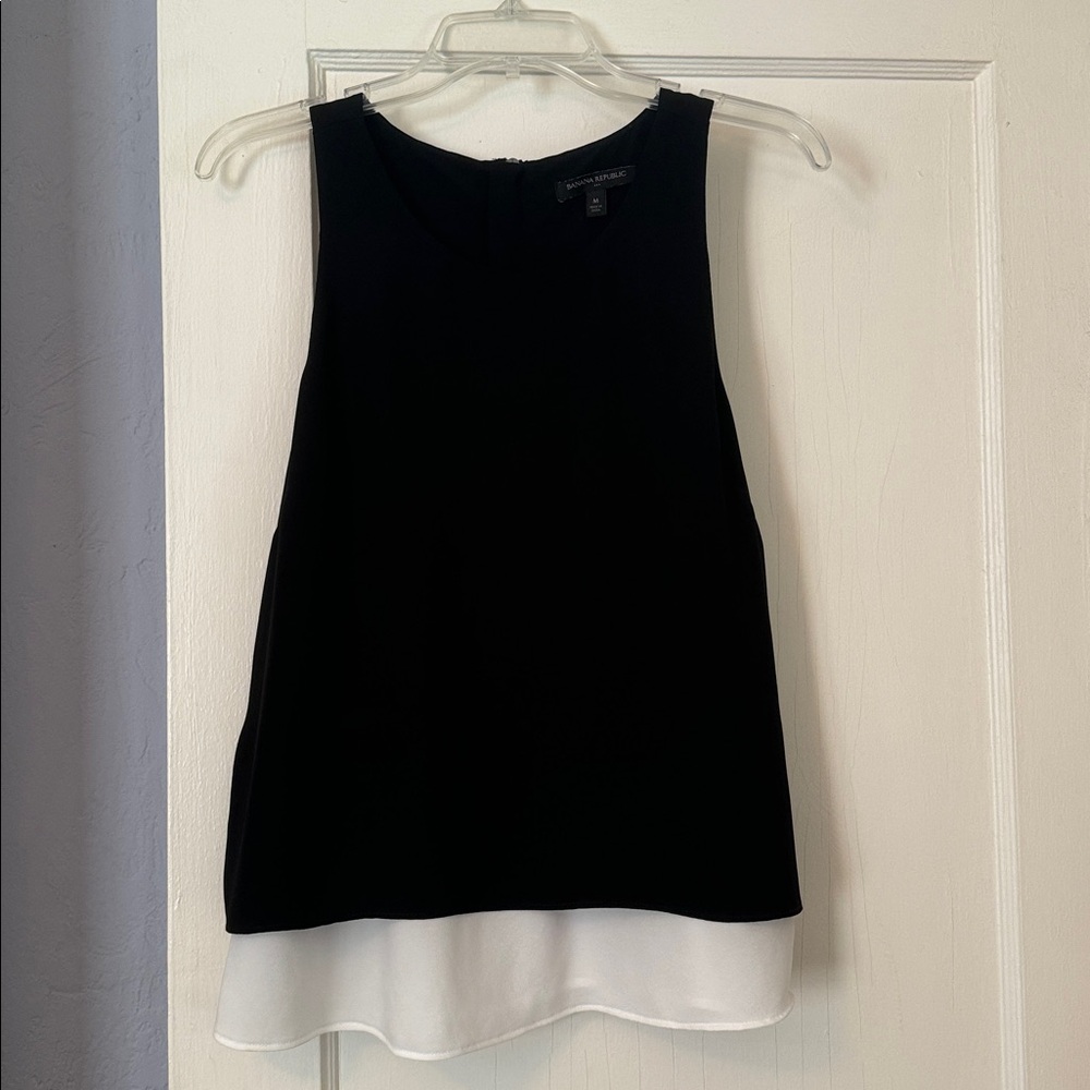 Black and white Sleeveless tank top.  Banana Republic. M